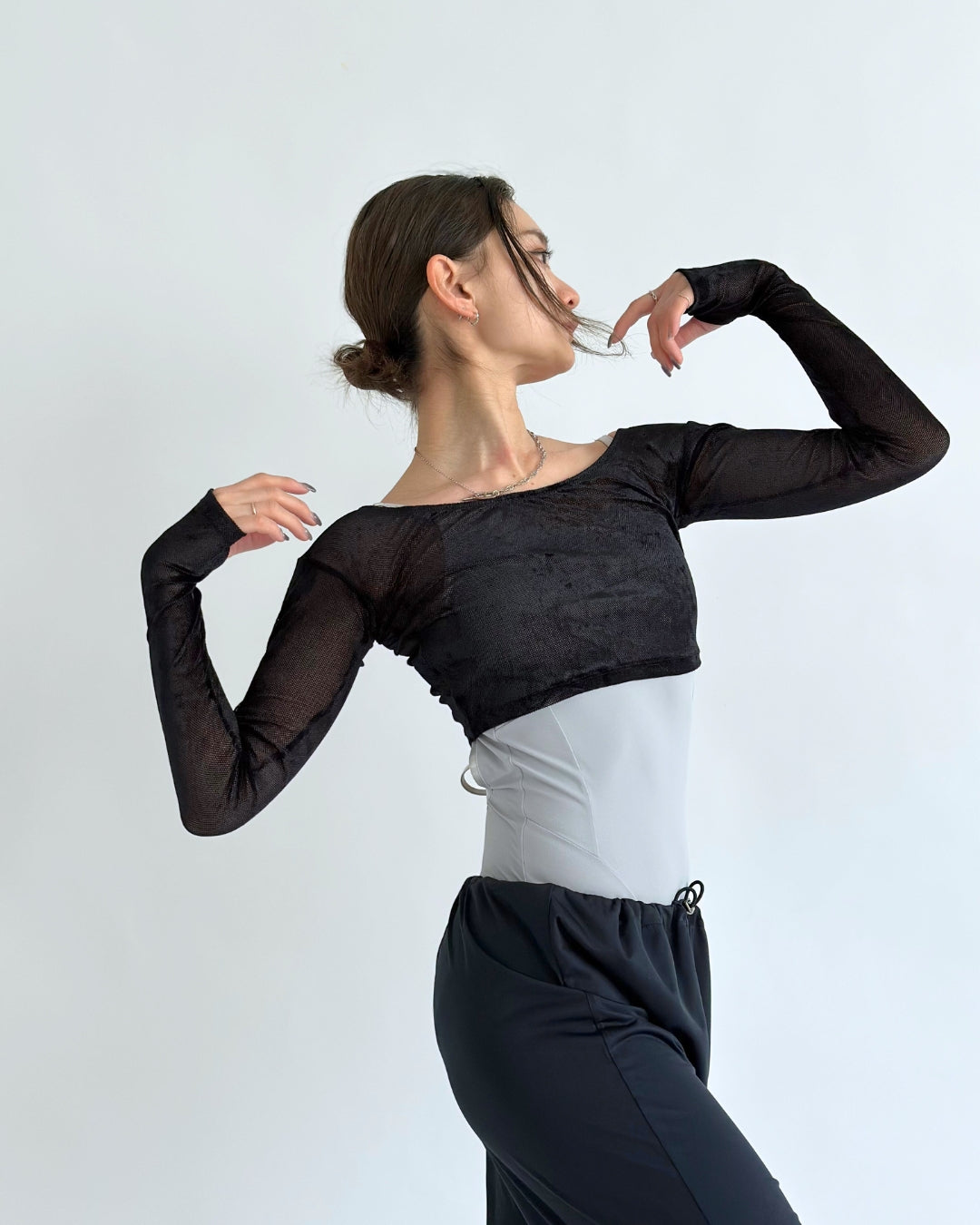 Cropped Flock mesh open neck T -BLACK-