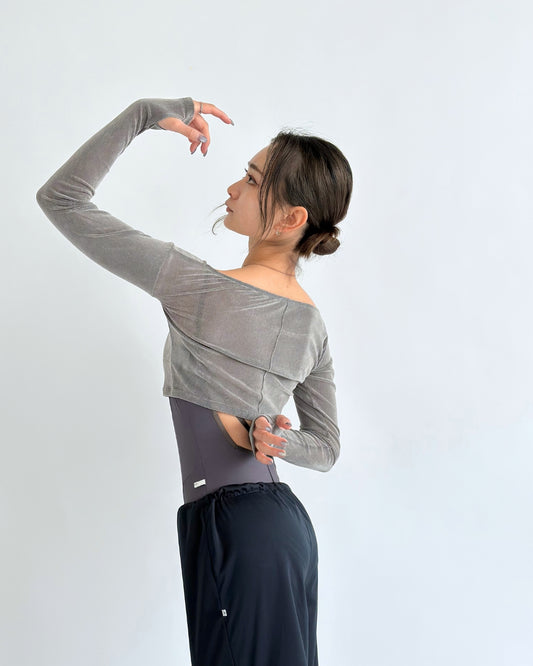 Cropped Flock print open neck T -GRAY-