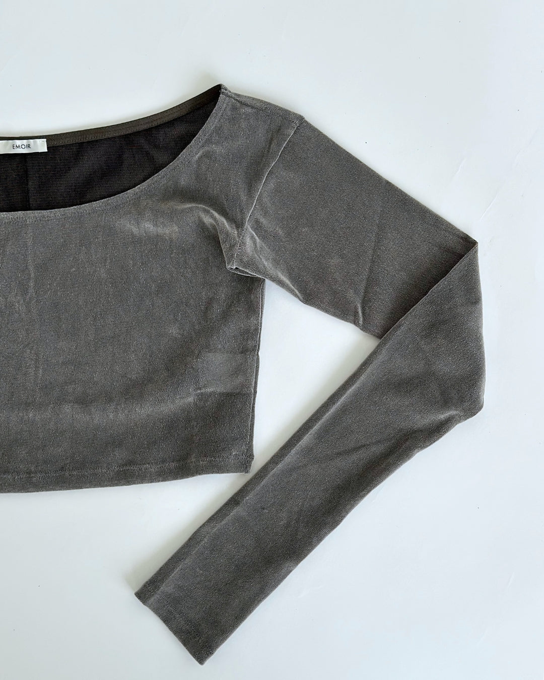 Cropped Flock print open neck T -GRAY-