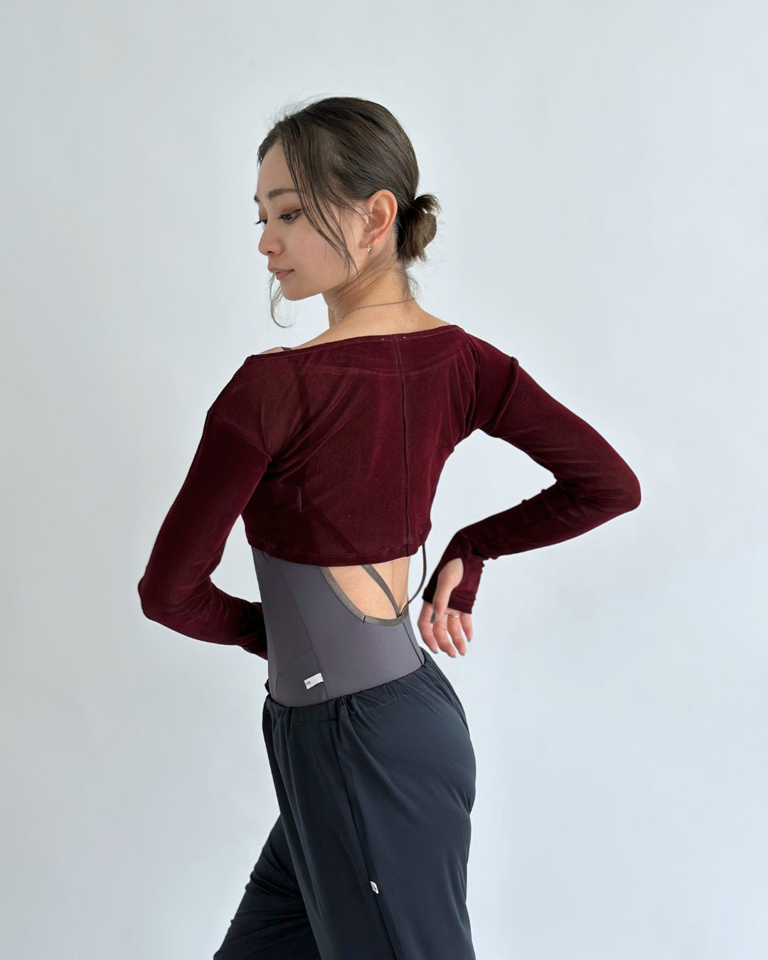 Cropped Flock print open neck T -BURGANDY-