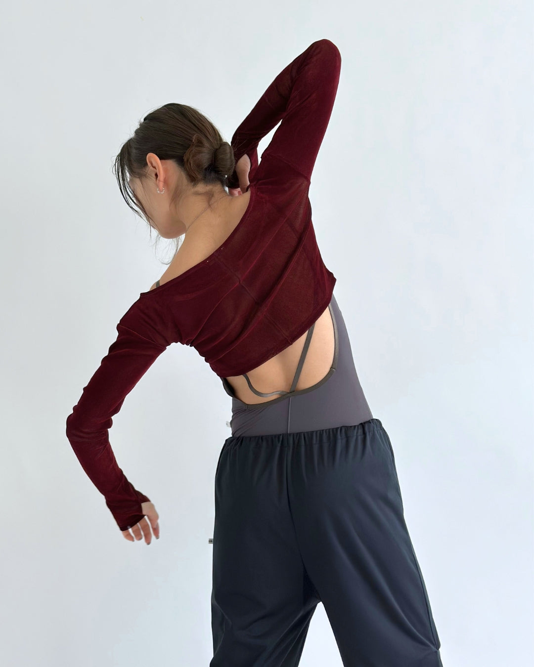 Cropped Flock print open neck T -BURGANDY-