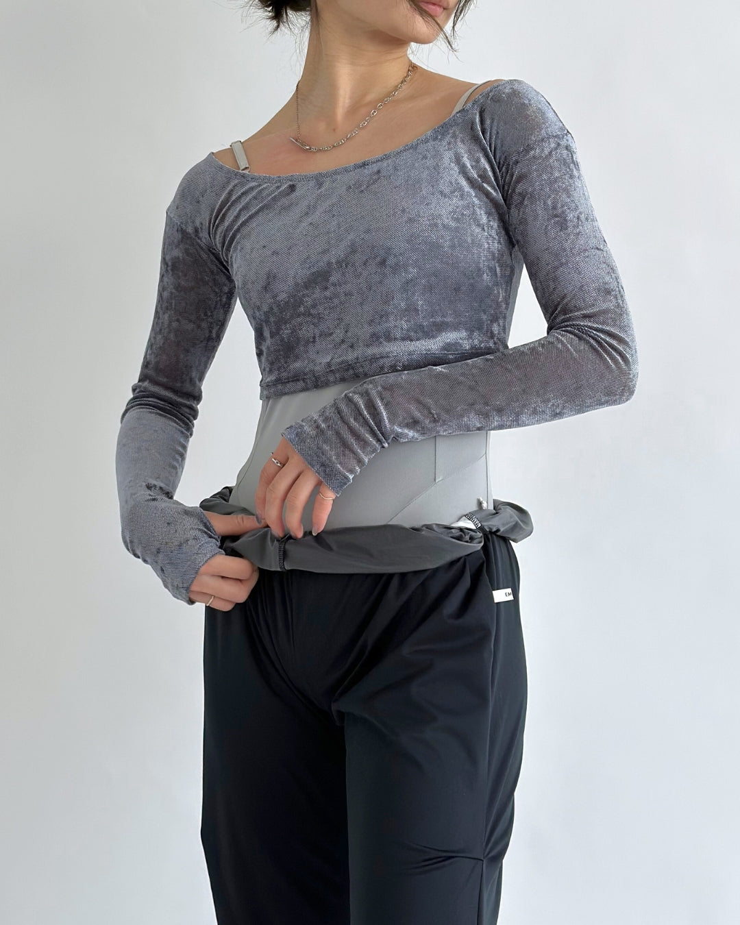 Cropped Flock mesh open neck T -ASH-
