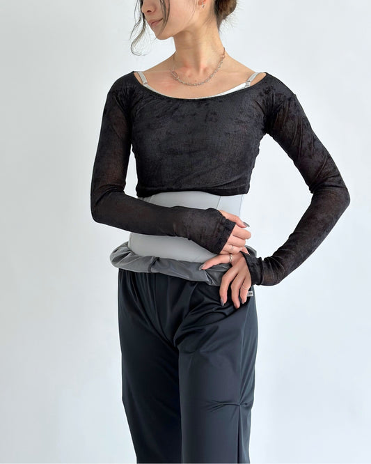 Cropped Flock mesh open neck T -BLACK-