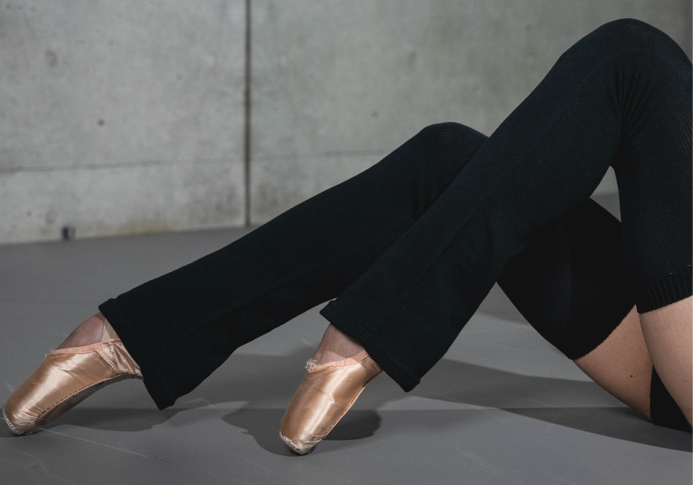 【Harper's BAZAAR 12月号掲載商品】Flare leg warmers - BLACK -