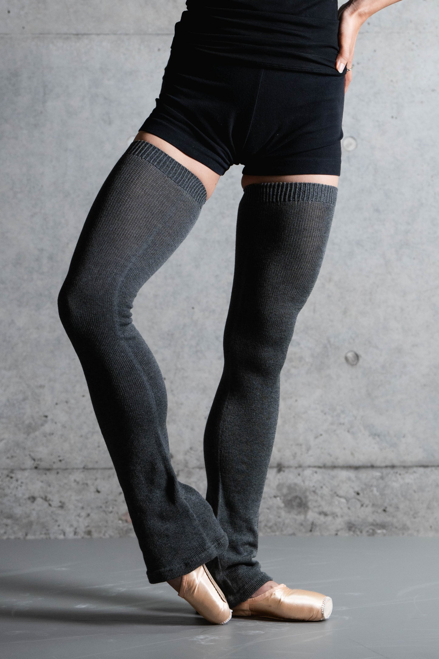 【BLACK FRIDAY SALE 11/22~ 対象商品】 Flare leg warmers - GRAY -